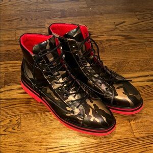 Men's Camouflage Lace-Up Boots with Red Sole